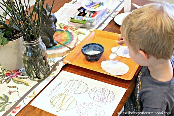 egg-pattern-art-stem-activity - The Educators' Spin On It Here is how we set up this math, art, and science learning station. Trays are great for containing small messes that the salt makes.
