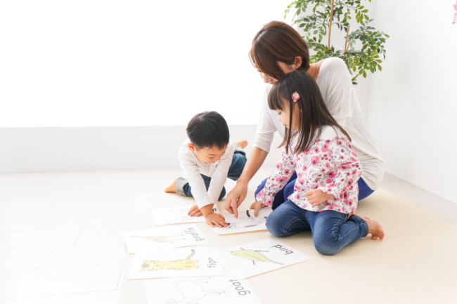 mother-with-children-learning-on-floor - The Educators' Spin On It Mother with children learning on the floor