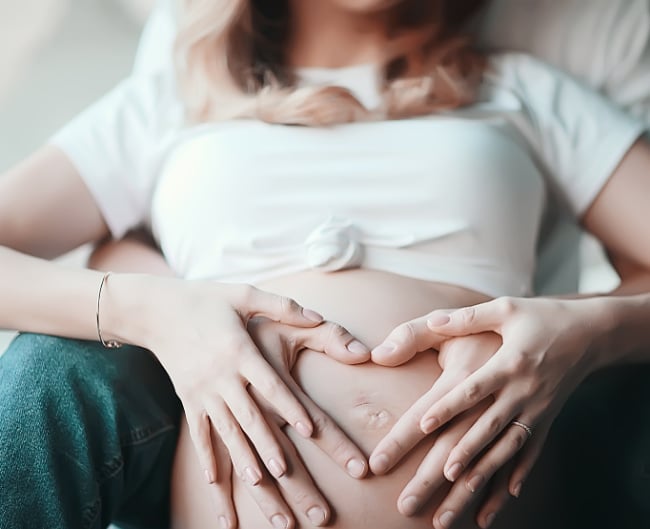 pregnant-mom-with-hands-like-heart - The Educators' Spin On It